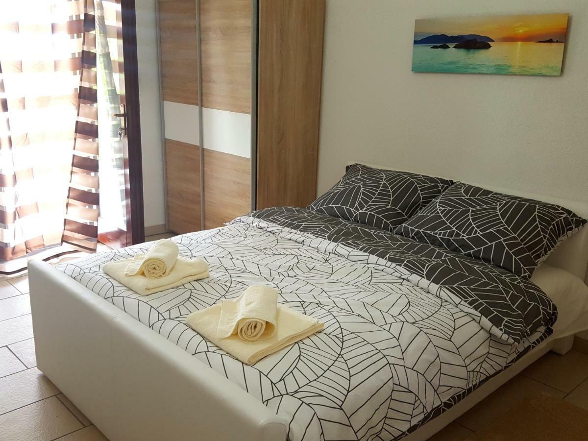 Apartments Merion Starigrad Paklenica Exterior foto